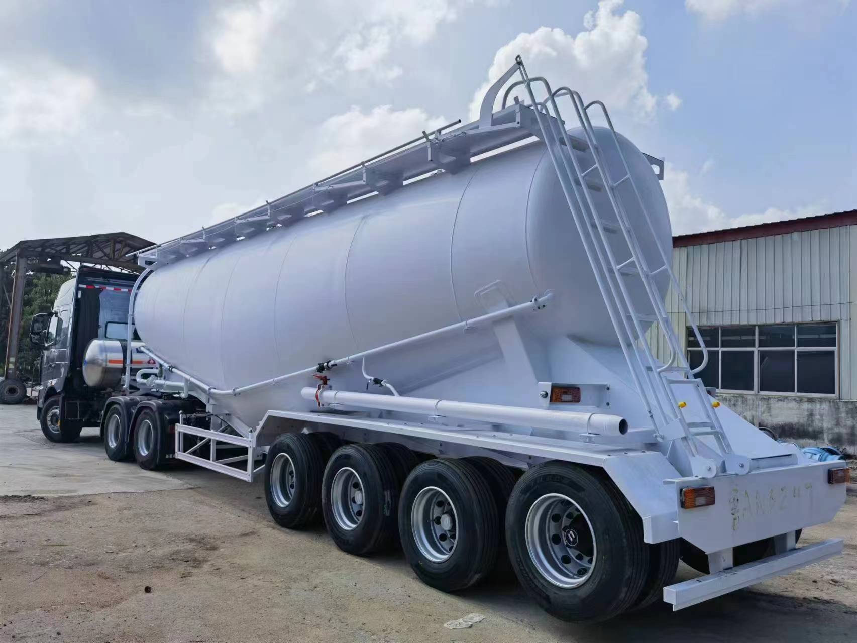 粉粒物料运输车生产