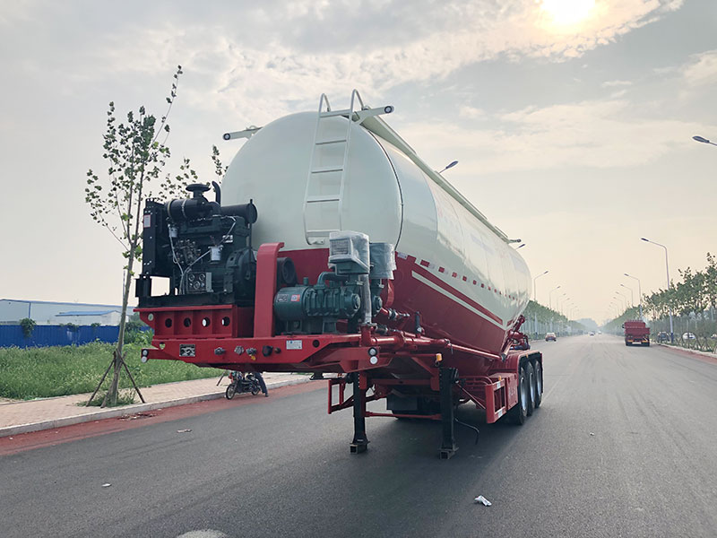 粉粒物料运输专用车